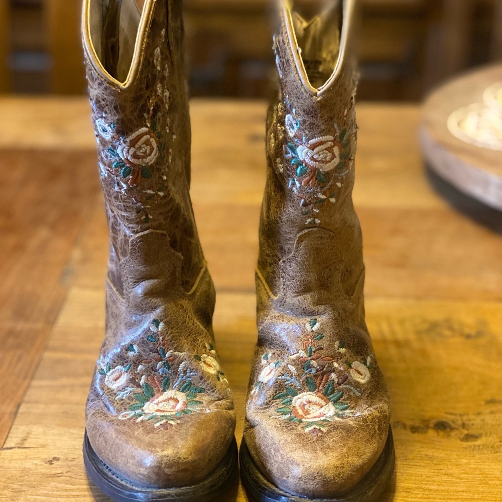 Embroidered Brown Western Boots
